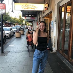 Meet your Posher, Katelyn